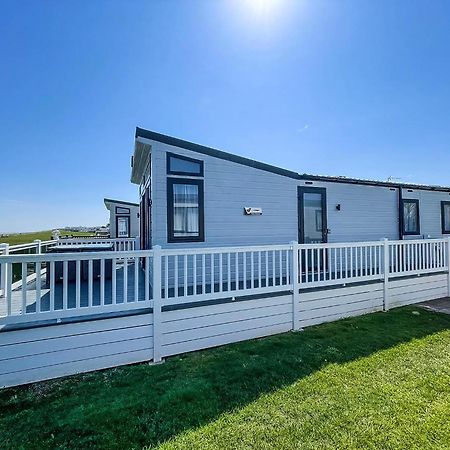 Beautiful Lodge With Full Sea Views At Broadland Sands In Suffolk Ref 20235Bs Hopton on Sea Eksteriør billede