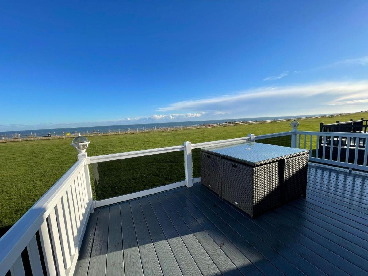 Beautiful Lodge With Full Sea Views At Broadland Sands In Suffolk Ref 20235Bs Hopton on Sea Eksteriør billede