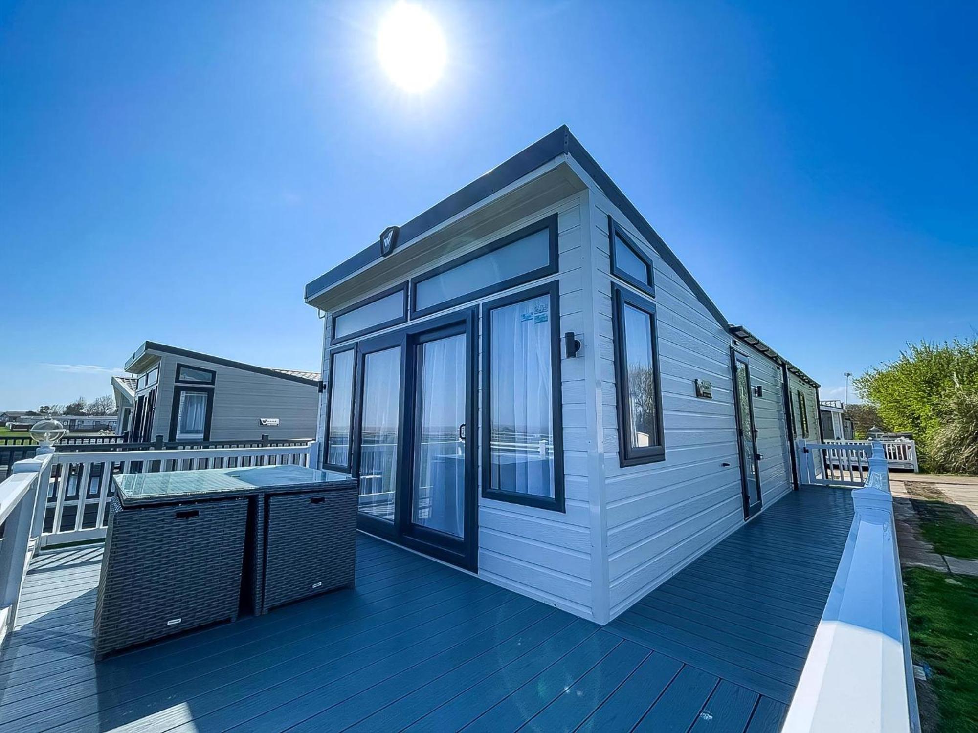 Beautiful Lodge With Full Sea Views At Broadland Sands In Suffolk Ref 20235Bs Hopton on Sea Eksteriør billede
