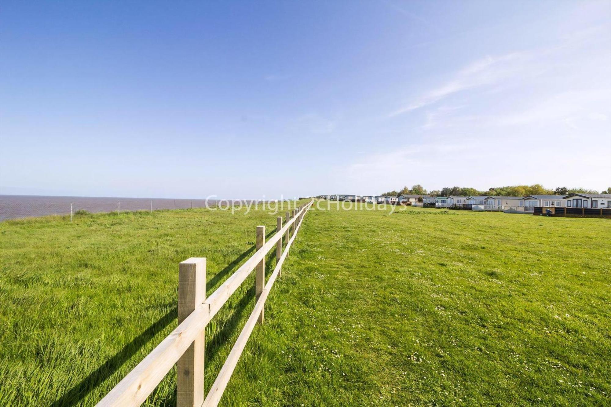 Beautiful Lodge With Full Sea Views At Broadland Sands In Suffolk Ref 20235Bs Hopton on Sea Eksteriør billede