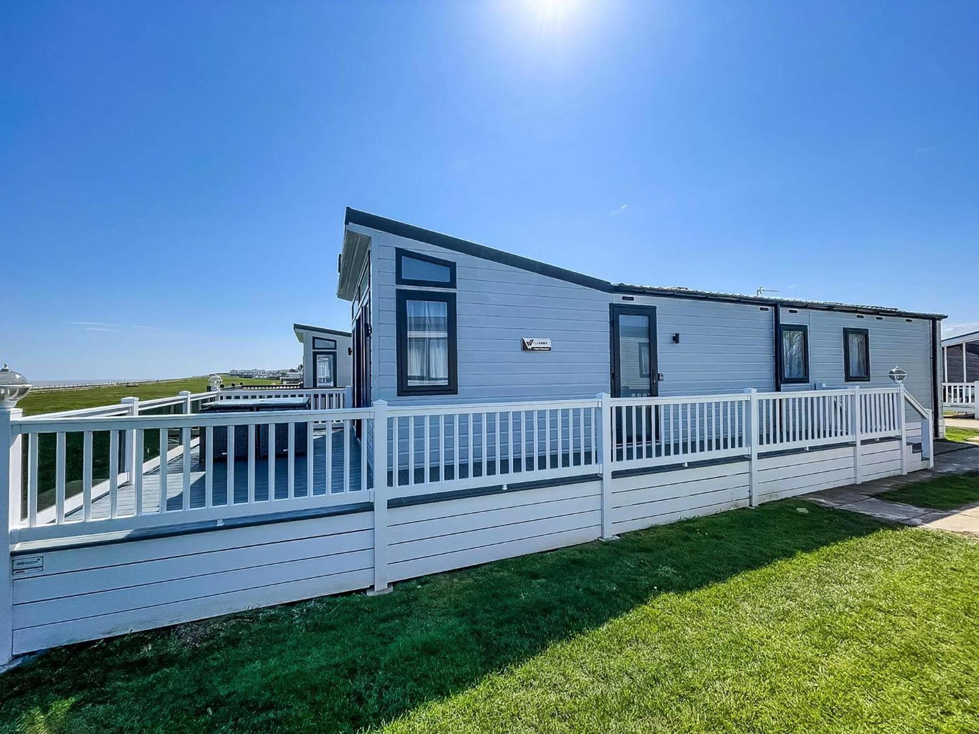 Beautiful Lodge With Full Sea Views At Broadland Sands In Suffolk Ref 20235Bs Hopton on Sea Eksteriør billede