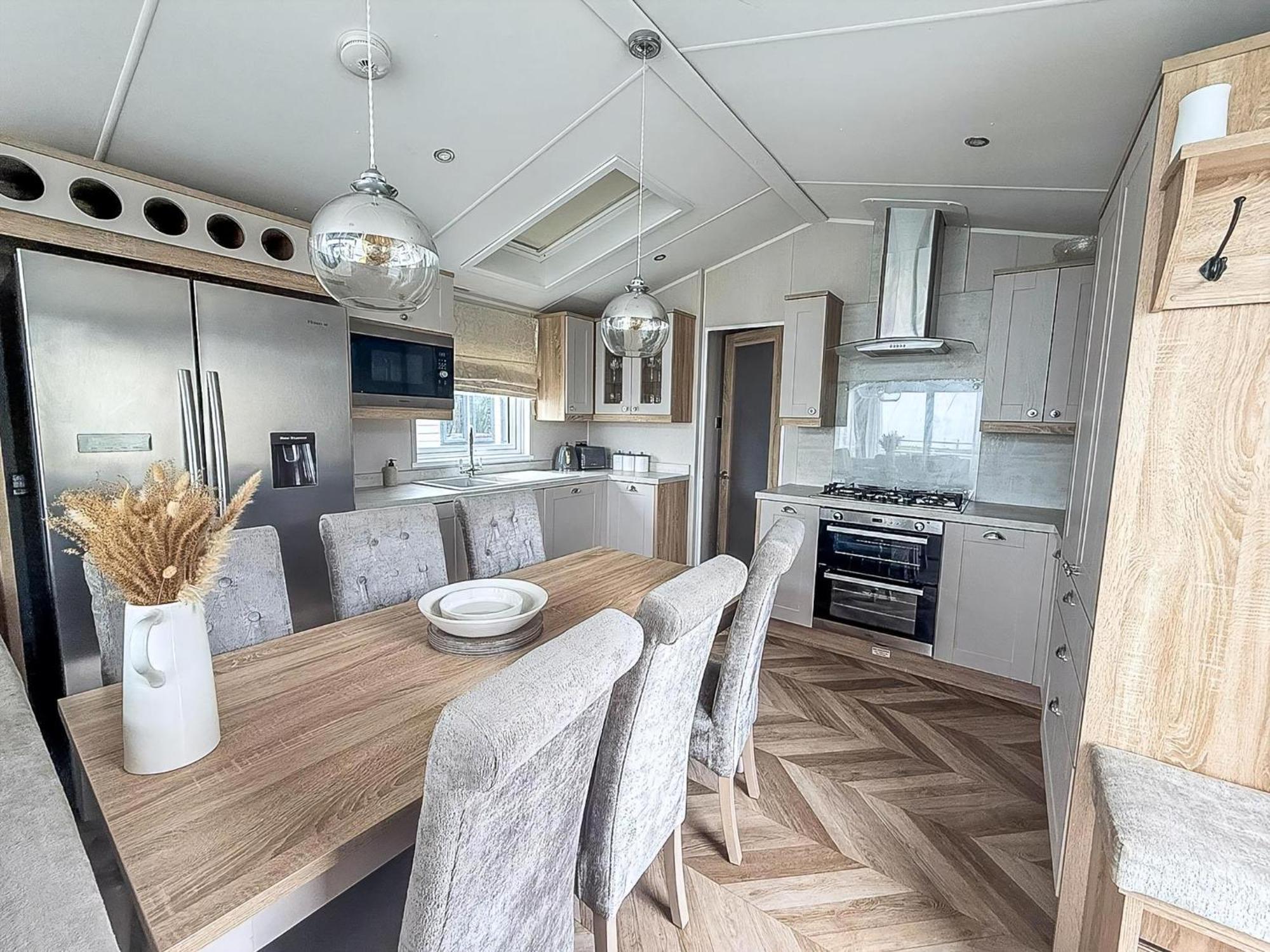 Beautiful Lodge With Full Sea Views At Broadland Sands In Suffolk Ref 20235Bs Hopton on Sea Eksteriør billede