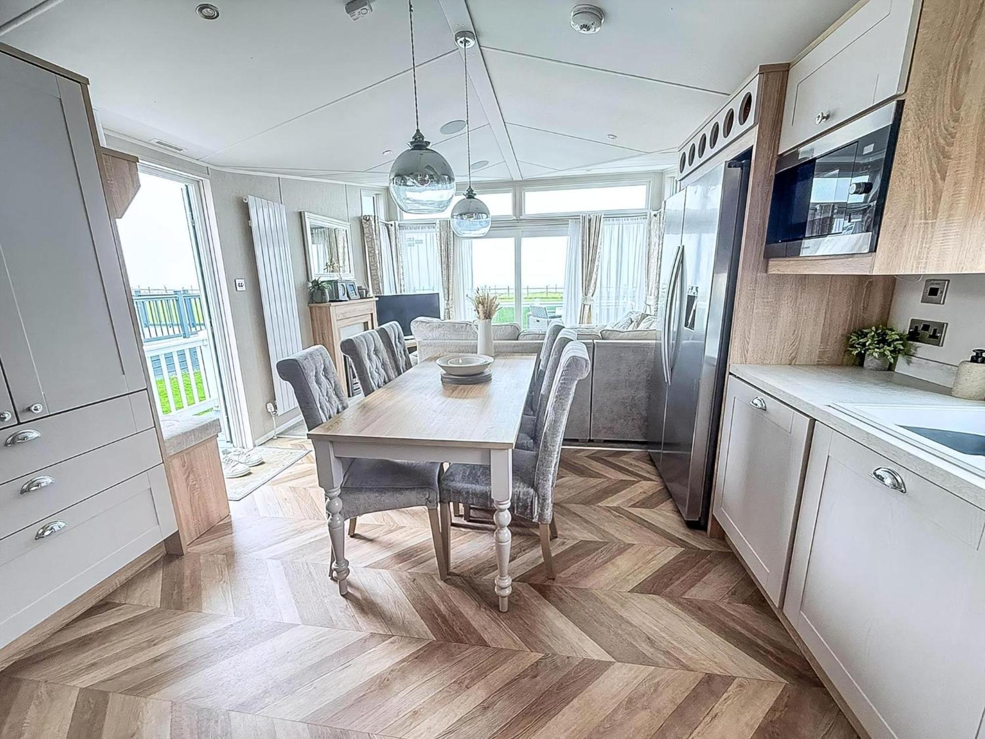 Beautiful Lodge With Full Sea Views At Broadland Sands In Suffolk Ref 20235Bs Hopton on Sea Eksteriør billede