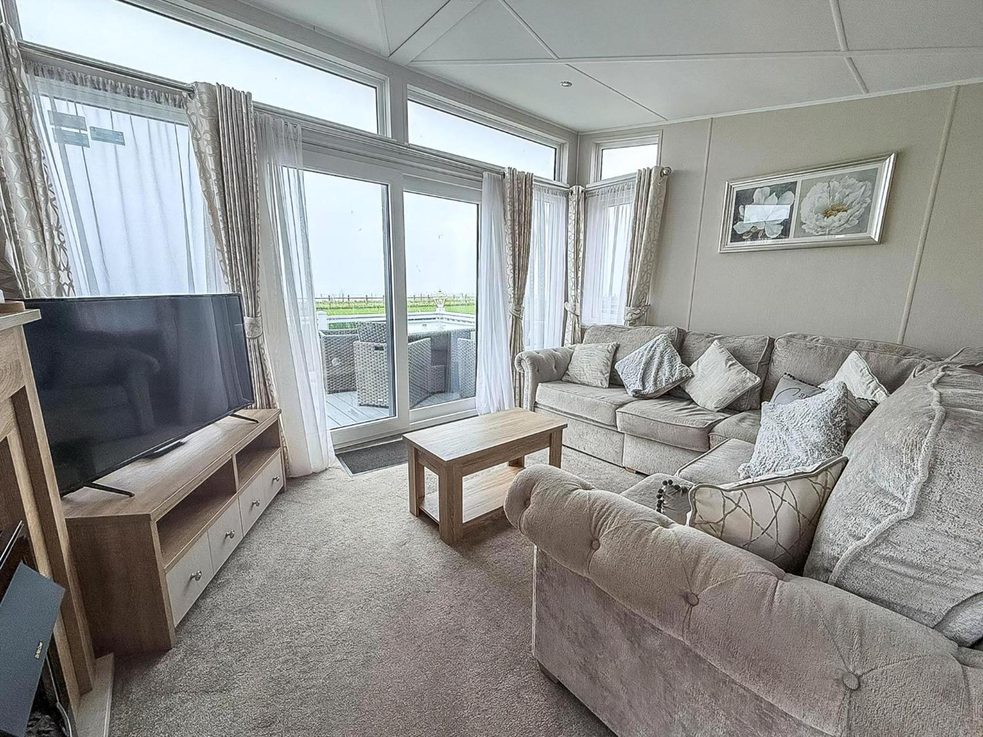 Beautiful Lodge With Full Sea Views At Broadland Sands In Suffolk Ref 20235Bs Hopton on Sea Eksteriør billede