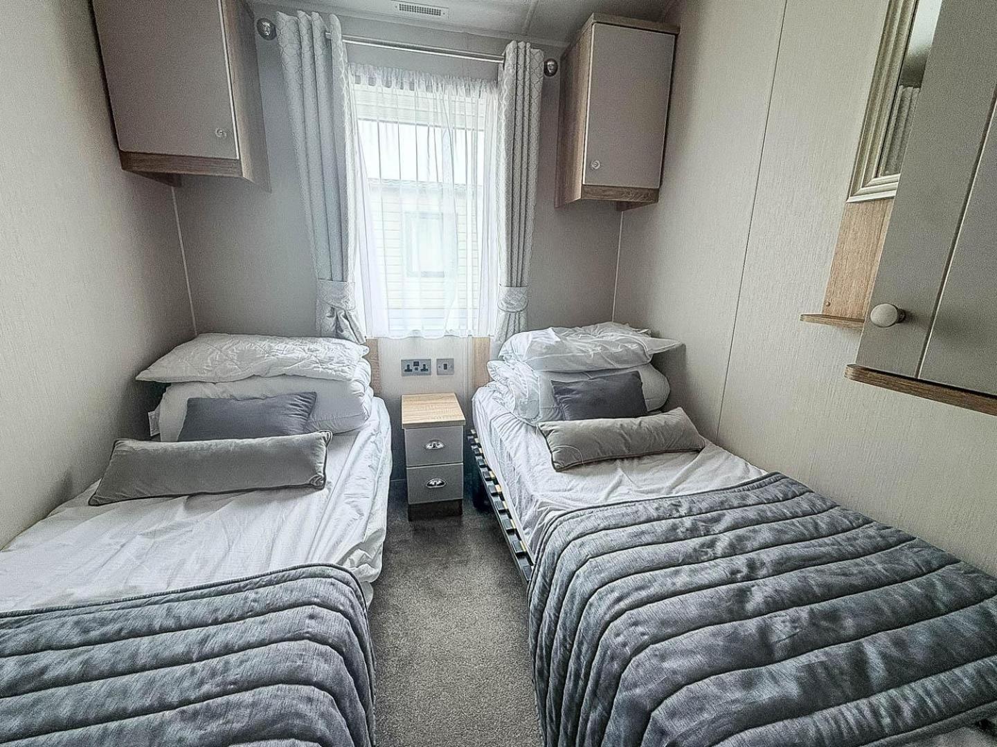 Beautiful Lodge With Full Sea Views At Broadland Sands In Suffolk Ref 20235Bs Hopton on Sea Eksteriør billede