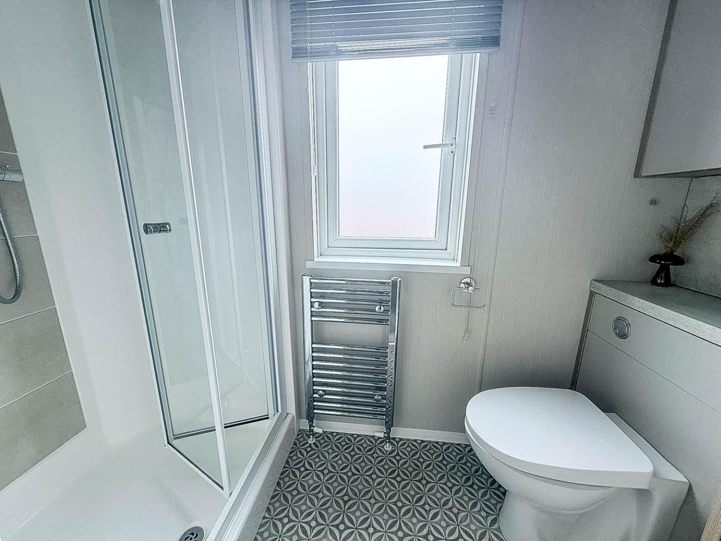 Beautiful Lodge With Full Sea Views At Broadland Sands In Suffolk Ref 20235Bs Hopton on Sea Eksteriør billede