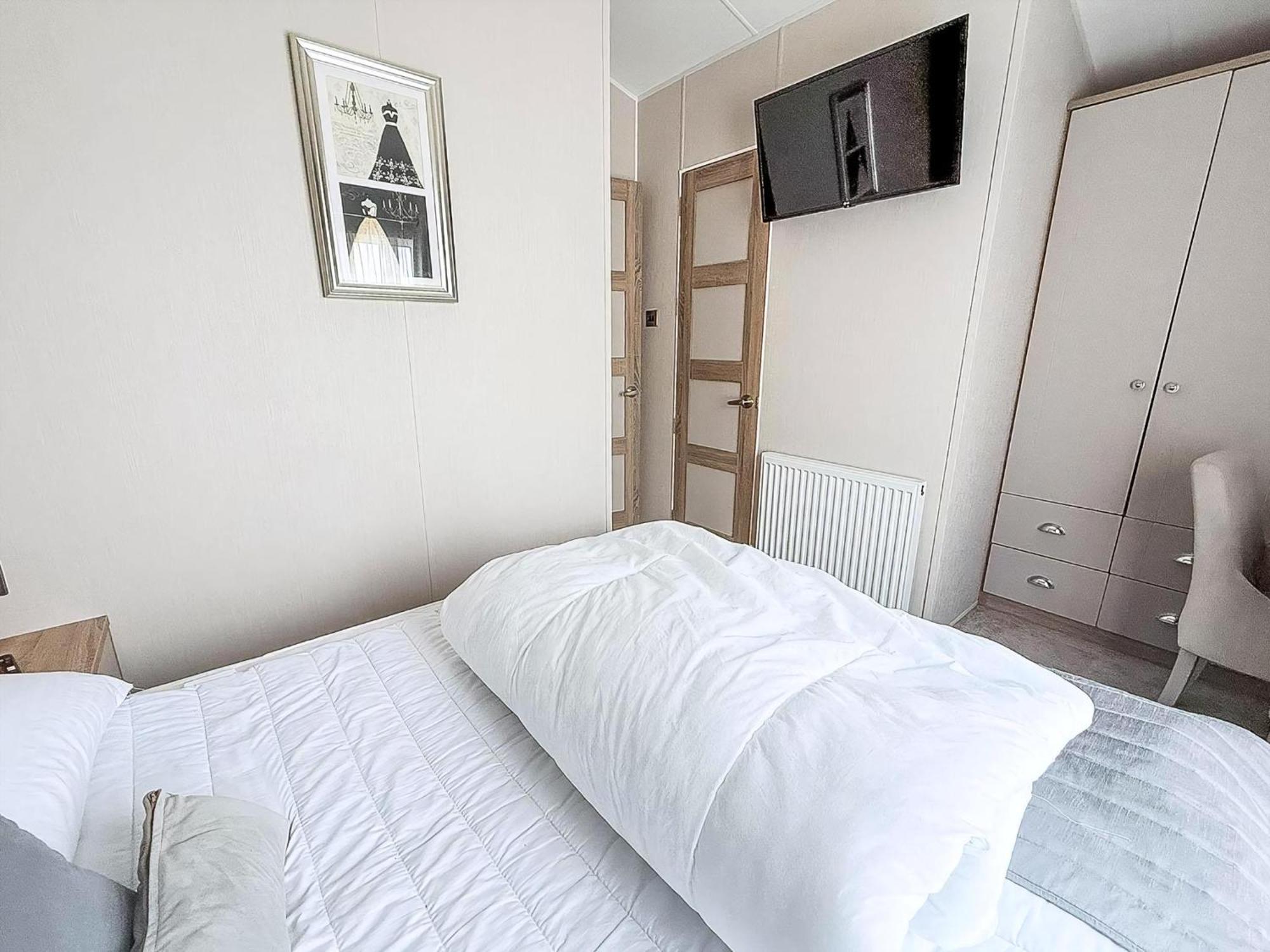 Beautiful Lodge With Full Sea Views At Broadland Sands In Suffolk Ref 20235Bs Hopton on Sea Eksteriør billede