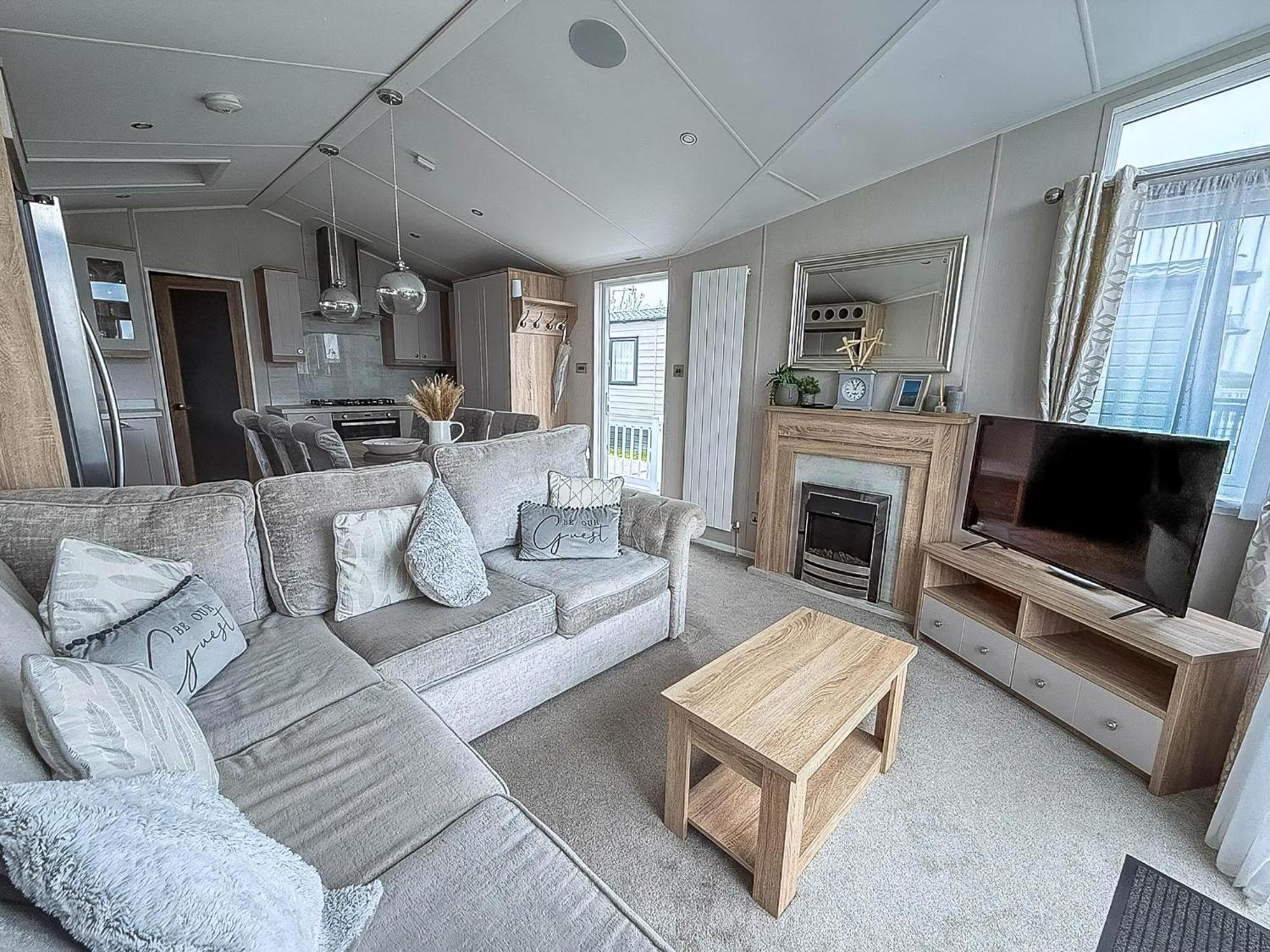 Beautiful Lodge With Full Sea Views At Broadland Sands In Suffolk Ref 20235Bs Hopton on Sea Eksteriør billede